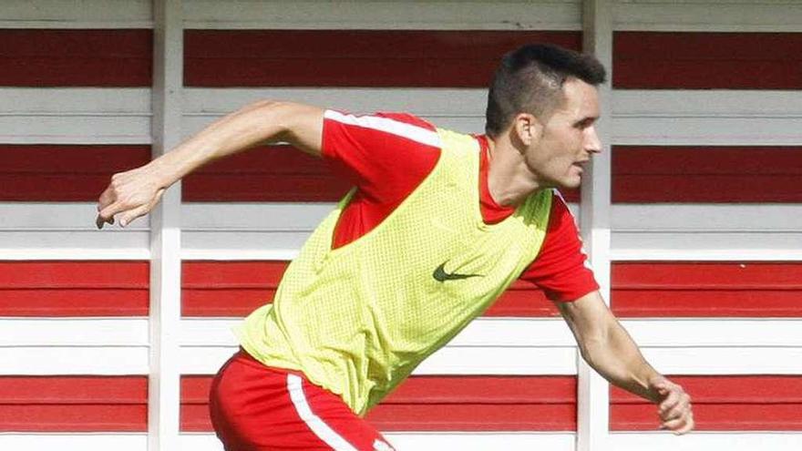 Isma López, durante el entrenamiento de ayer.