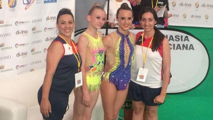 Ana Cantón y Cristina Marchack, con sus entrenadoras