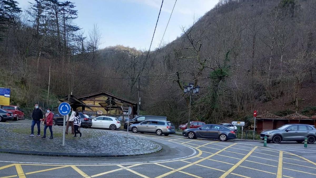 La barrera de los Lagos provoca retenciones en Covadonga | J. M. C.