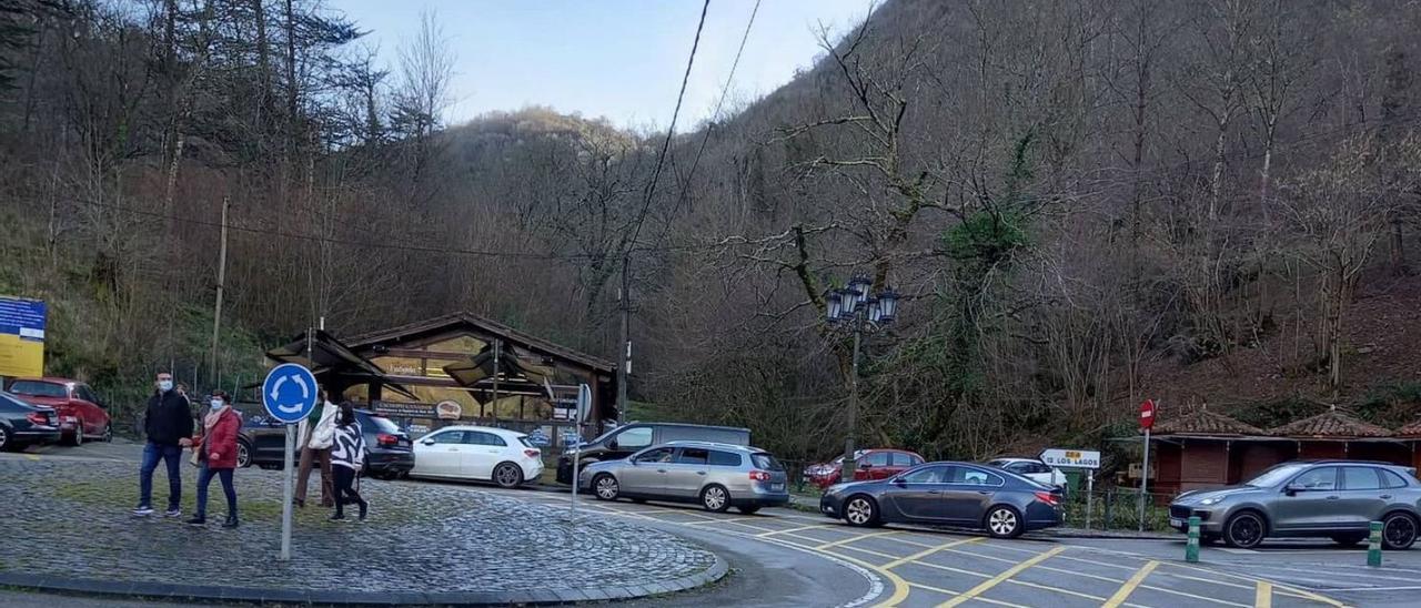 La barrera de los Lagos provoca retenciones en Covadonga | J. M. C.