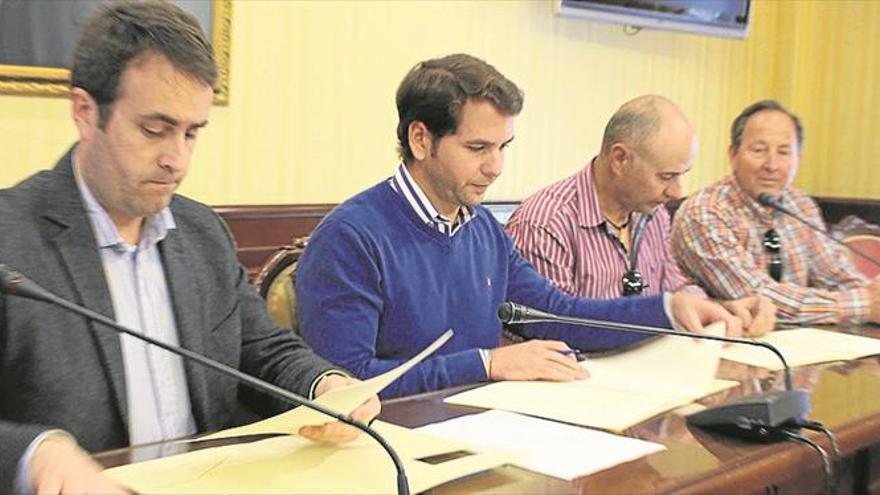 El Ayuntamiento firma convenios con tres entidades artísticas egabrenses