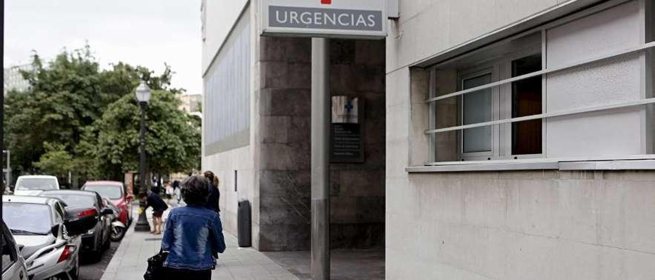 Entrada de Urgencias en el centro de salud de Puerta La Villa.