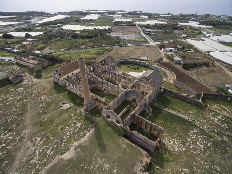 1. FÁBRICA AZUCARERA-ALCOHOLERA DE SAN JOAQUÍN EN MARO. 1884 Antiguo complejo industrial que comprendía 24 viviendas para obreros, las casas de dirección, el acueducto del Águila y la fábrica de azúcar y alcohol.