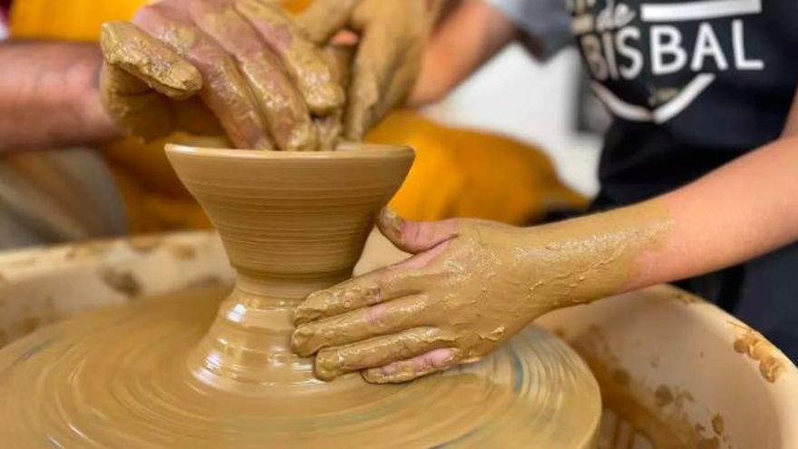 Visitants per descobrir la ceràmica de la Bisbal