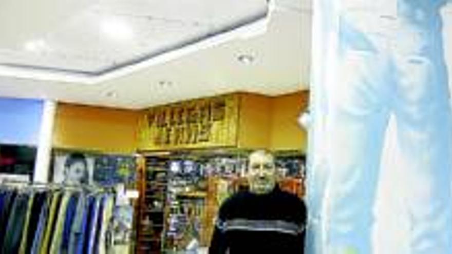 El centro comercial de Cánovas cambia su decoración para potenciar el comercio