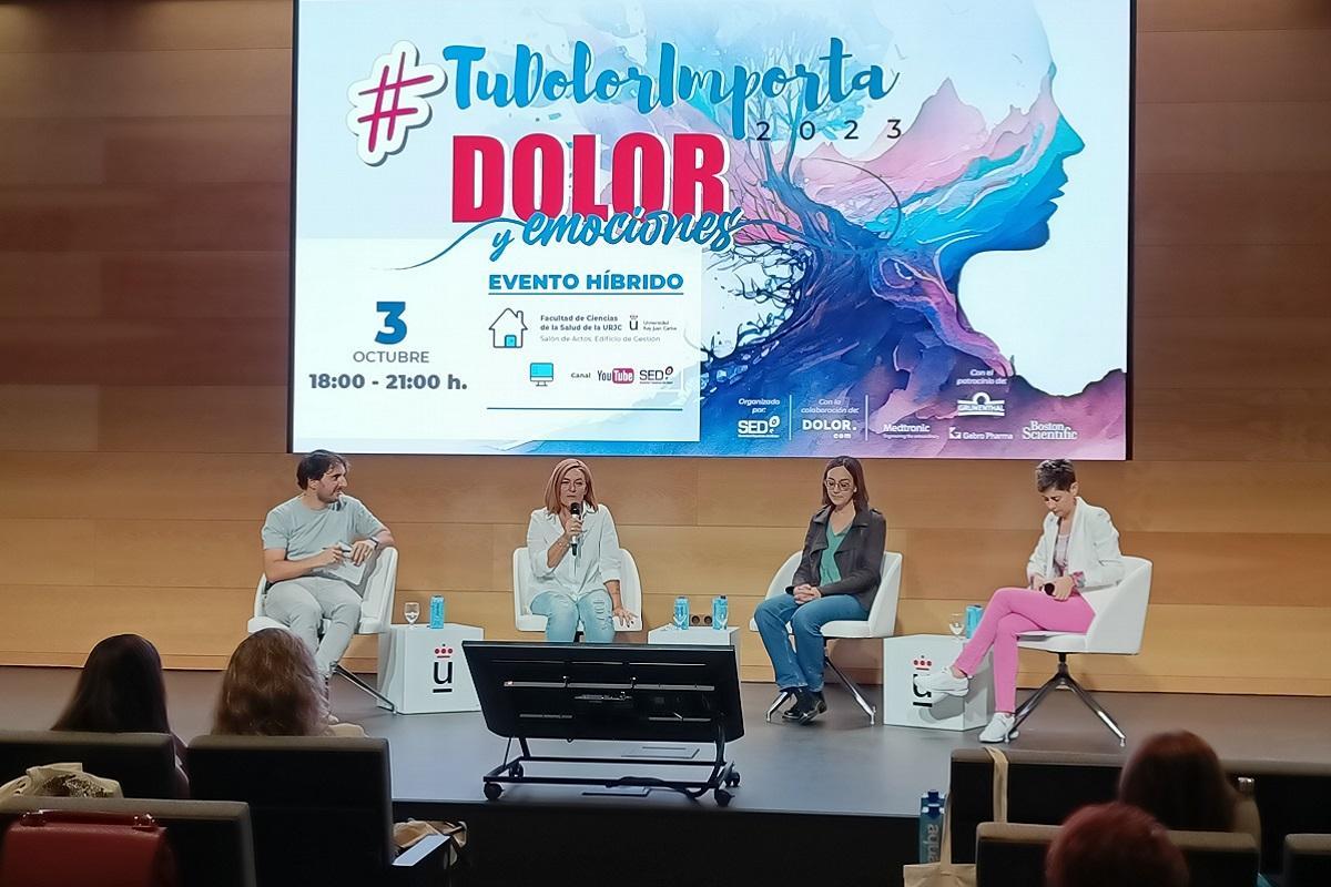 De izquierda a derecha, las pacientes de dolor crónico Grela Bravo, Noelia Royo y Sara Somoza durante su intervención.