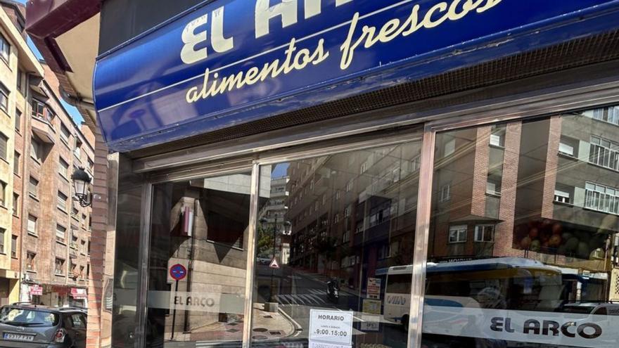 Acordado un ERTE en El Arco para buscar salida a sus 30 tiendas en Asturias: la compañía langreana pone a la venta sus oficinas