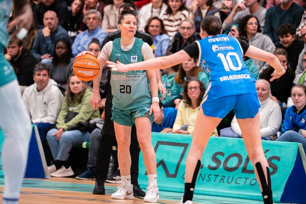 El CAB Estepona se vio arrollado por el Perfumerías Avenida.