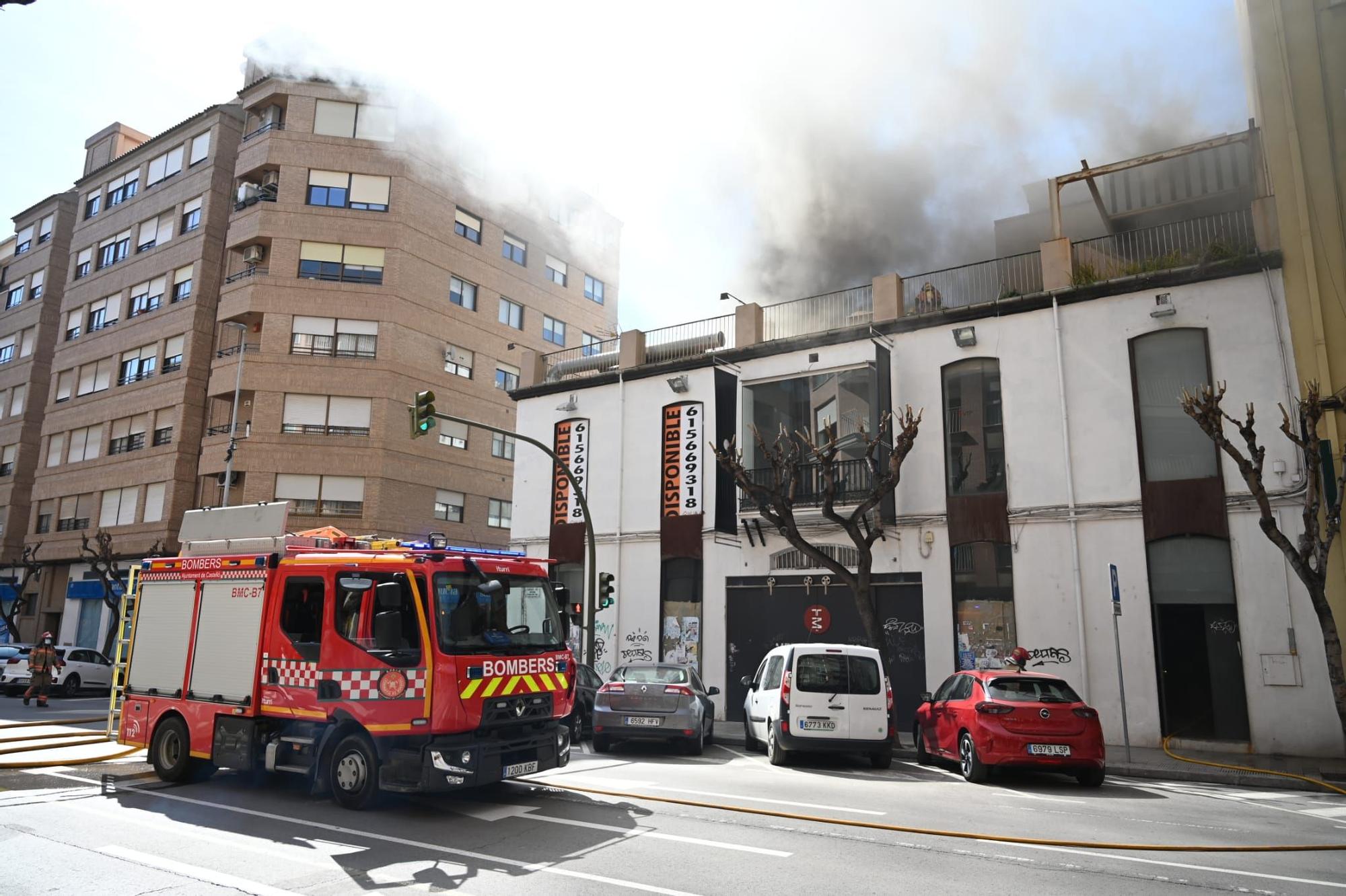 Galería de fotos: Espectacular incendio en el centro de Castelló