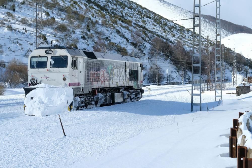 Caos en pajares por la huelga de los trabajadores