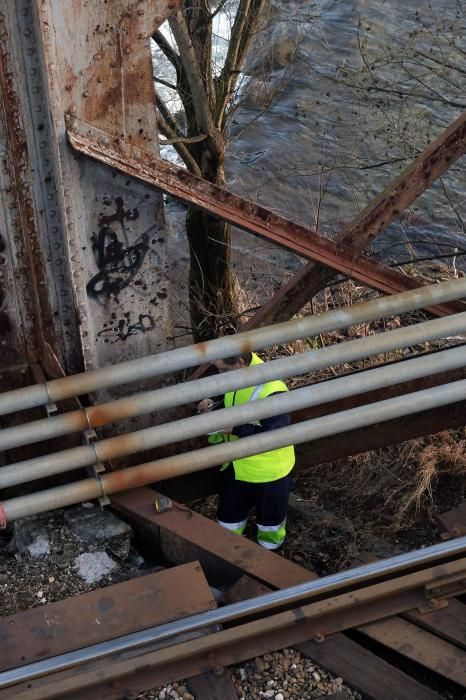 Inspección del puente de FEVE sobre el río Caudal de Mieres