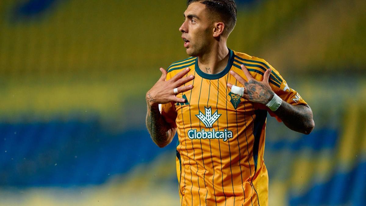 Jefté Betancor en el Estadio de Gran Canaria jugando la Copa del Rey