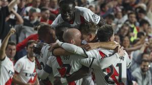 Los jugadores del Rayo celebran un gol contra el Atlético de Madrid esta temporada.