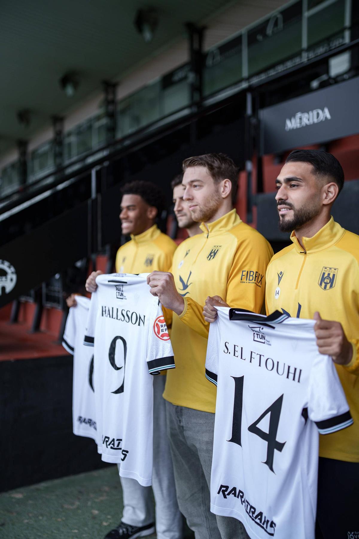 Fotogalería | La presentación de los fichajes invernales del Mérida