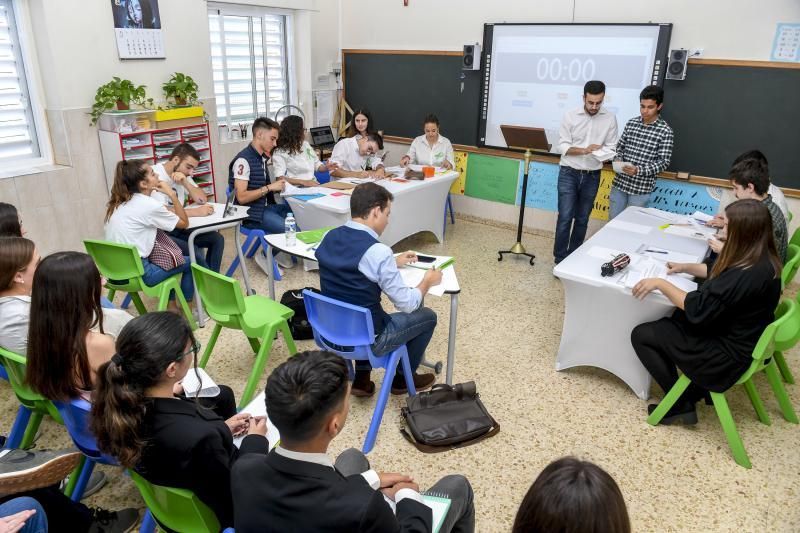 07-02-19 LAS PALMAS DE GRAN CANARIA. COLEGIO LAS TERESIANAS. LAS PALMAS DE GRAN CANARIA.  Liga de Debates de Alumnos en el Colegio Las Teresianas.    Fotos: Juan Castro.  | 07/02/2020 | Fotógrafo: Juan Carlos Castro