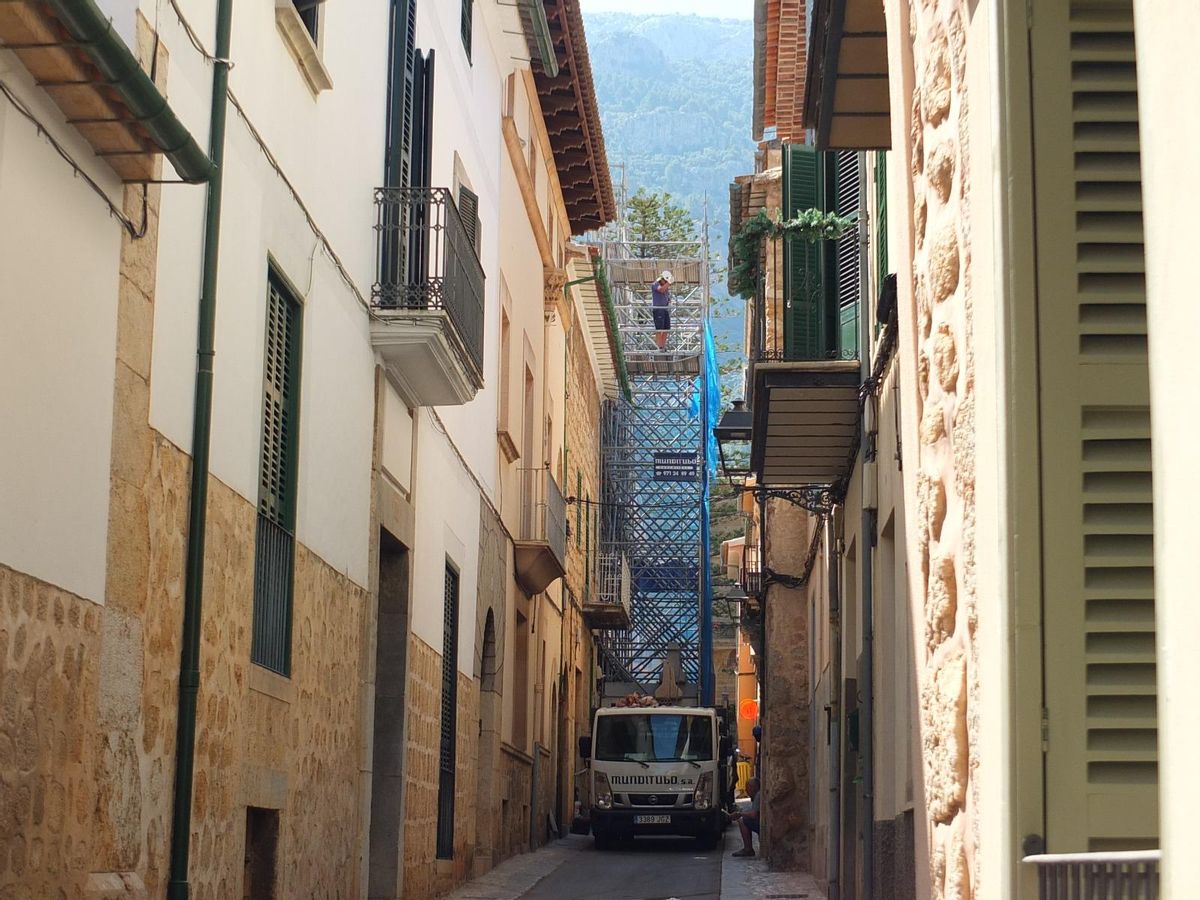 Alivio de los vecinos con la retirada de los andamios del Defensora Sollerense