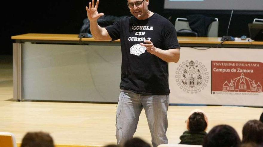 El especialista Jesús Guillén forma a profesores zamoranos