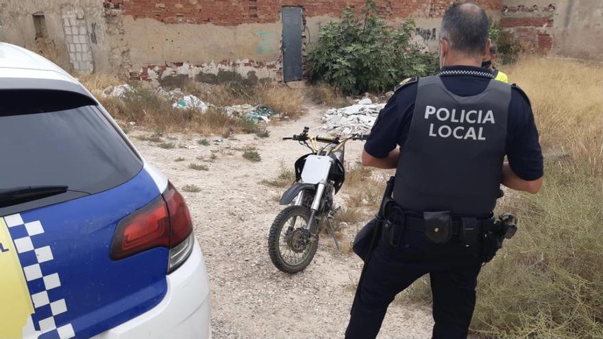 El vehículo requisado por la Policía Local de Elche sin placas