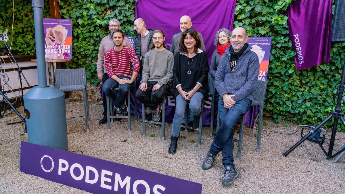 Los candidatos de la lista de Podemos Cáceres, con Álvaro Jaén (izquierda) y Consuelo López (centro).