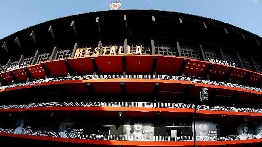 Vista exterior del estadio de Mestalla.