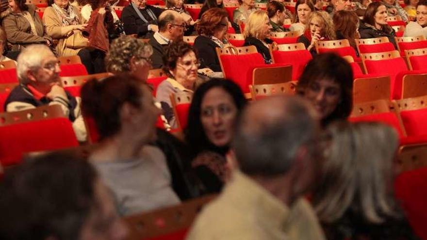 Público al inicio del concierto solidario.