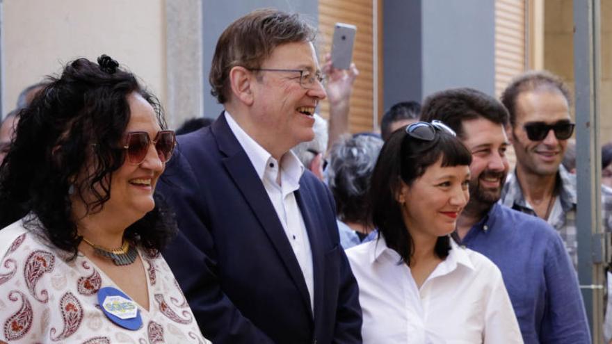 La alcaldesa de Gata, Magda Mengual, junto a Ximo Puig.