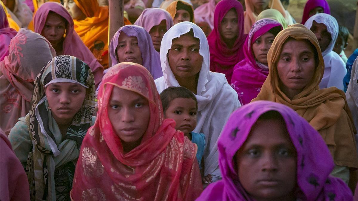 zentauroepp41736197 cox s bazar  bangladesh   january 19   women pose for a phot180122191650