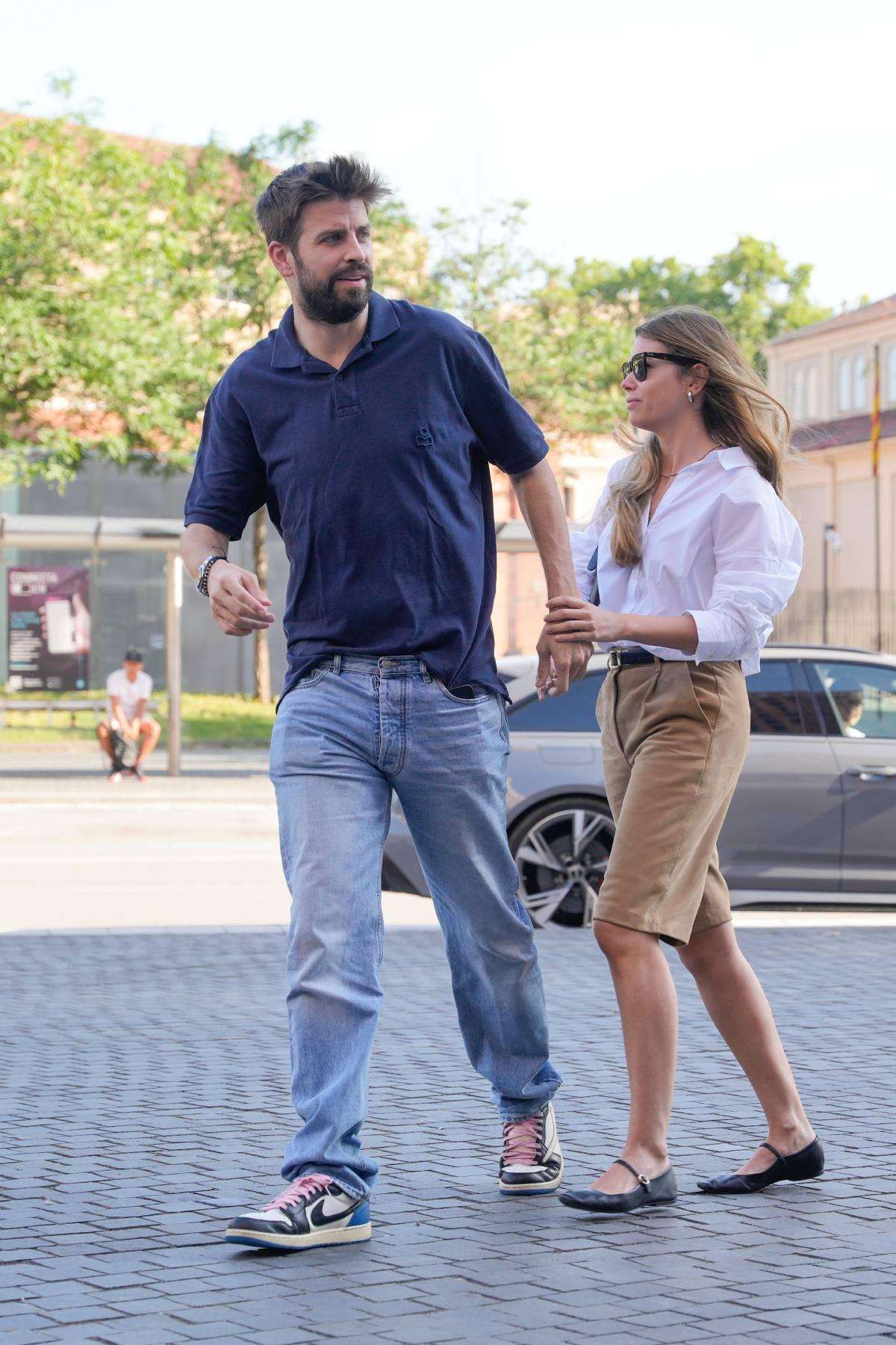 PIQUÉ Y CLARA CHÍA | Piqué y Clara Chía: un beso, dos desmentidos y cero  dramas