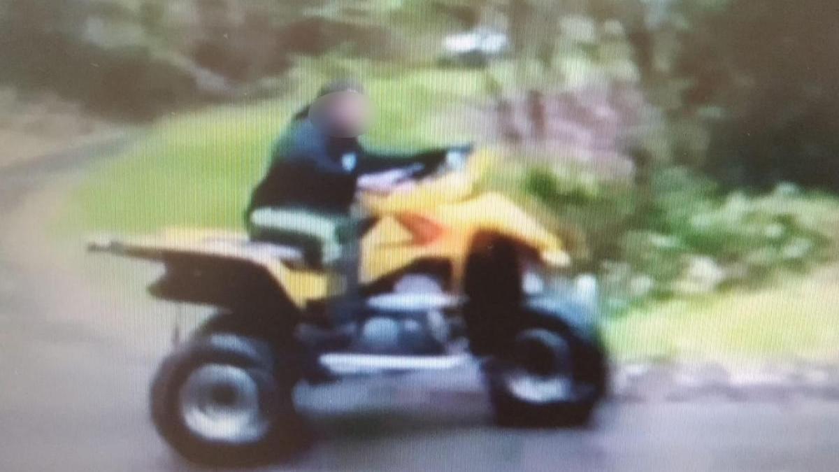 Imagen del vídeo colgado en Internet por el que la Guardia Civil logró identificar al conductor del quad.