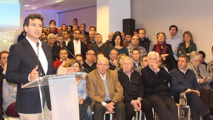 Biel Company, durante su presentación ayer. En primera fila, Gabriel Cañellas, Pere Rotger, Mateu Isern y Rosa Estaràs le escuchaban atentamente.