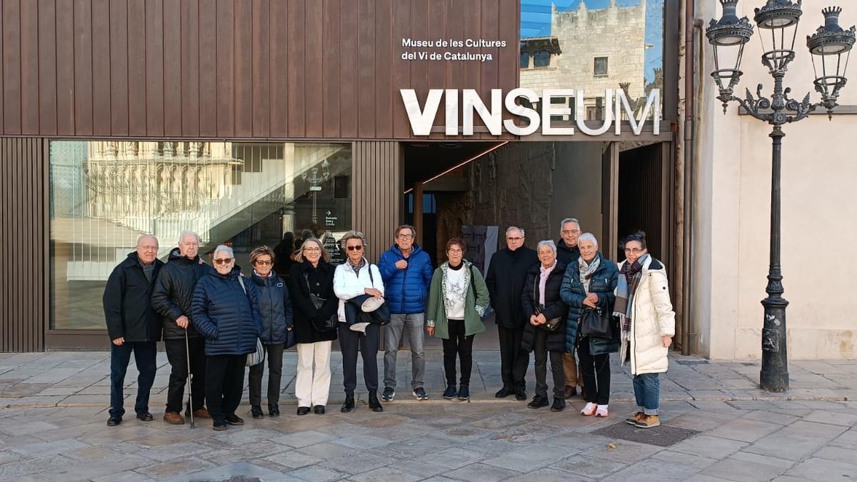 Els participants de la visita al VINSEUM