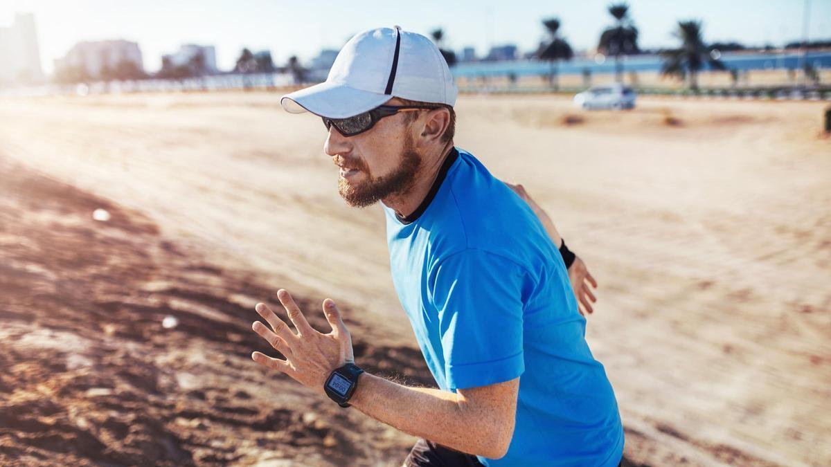 Correr con gorra en verano, clave para evitar problemas de salud