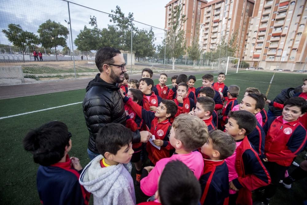 El entrenador alicantino del Getafe regresa 40 años después al campo de Tómbola en el que empezó a jugar