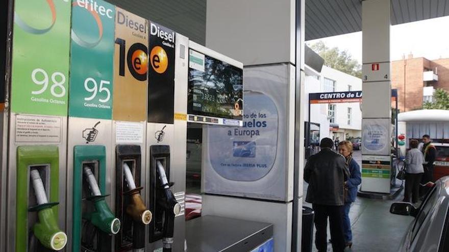 La mitad del precio del combustible son impuestos