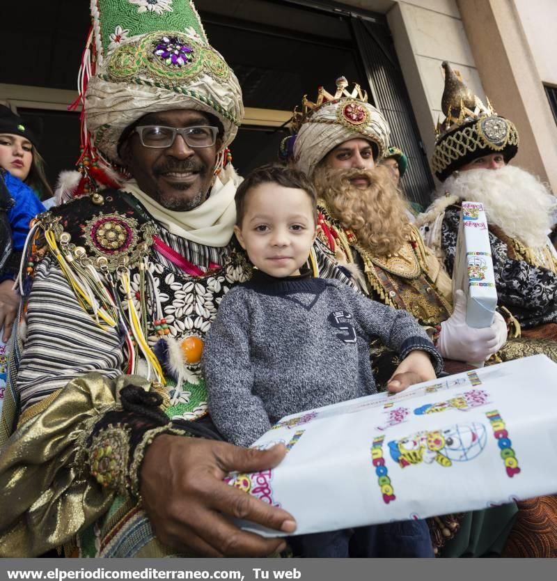 Los Reyes Magos reparten regalos en la provincia
