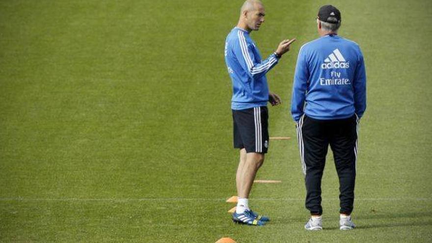 Zidane quiere a dos adjuntos del Madrid para irse como entrenador del Girondins de Burdeos