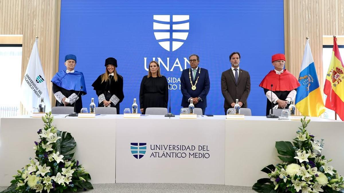 Celebración del Solemne Acto de Apertura del Curso Académico 2025-2026 en la Universidad del Atlántico Medio Celebración del Solemne Acto de Apertura del Curso Académico 2025-2026 en la Universidad del Atlántico Medio