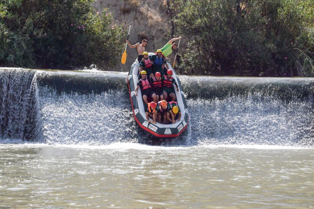 Los jugadores del Elche disfrutan haciendo rafting en el río Segura