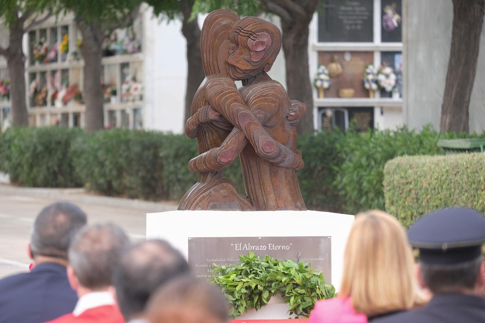 Así ha sido el homenaje a los 111 fallecidos por covid en Elda