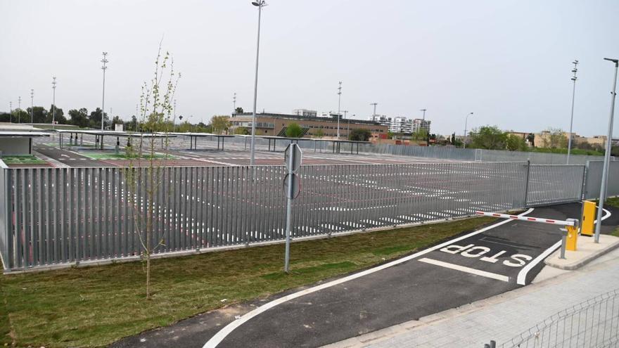 El nuevo parking del hospital Universitario de Badajoz sigue a la espera un año después
