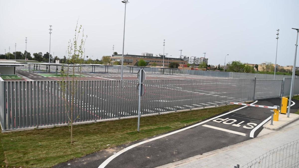 Nuevo aparcamiento al aire libre del hospital Universitario, aún sin estrenar.