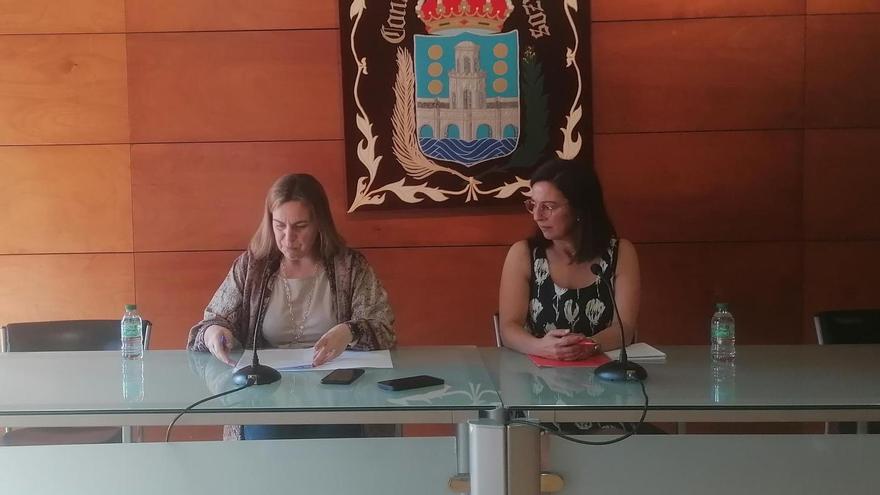 Amelia Sánchez, a la izquierda, y María Barral, en la presentación del acuerdo de investidura. // L. O.