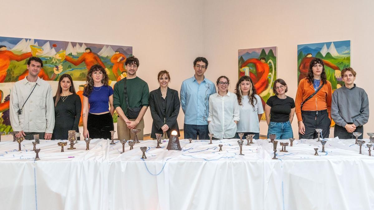 Gema Quiles, tercera por la izquierda, participa en una exposición colectiva en el IVAM.