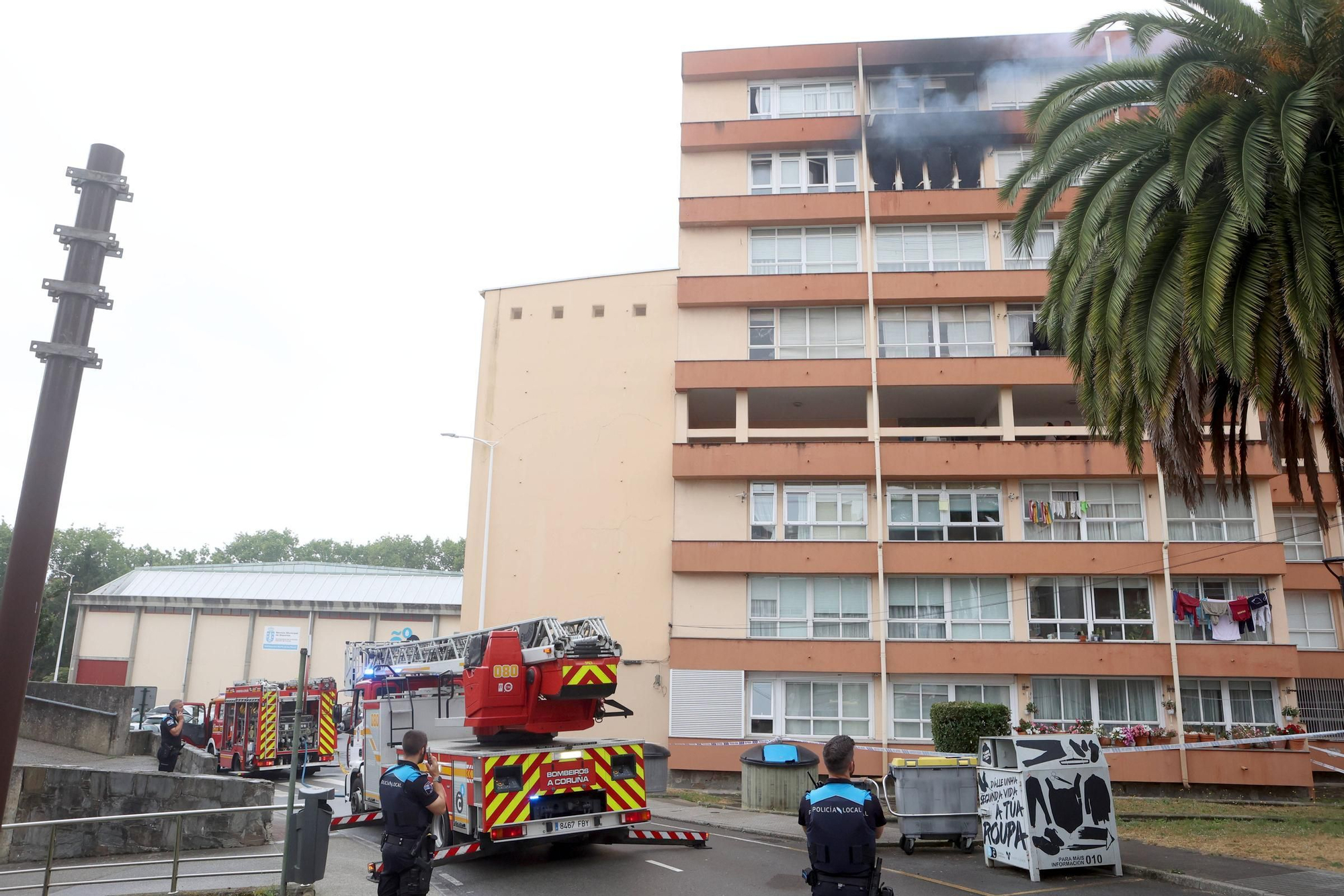 Incendio en un edificio de la calle Camelias