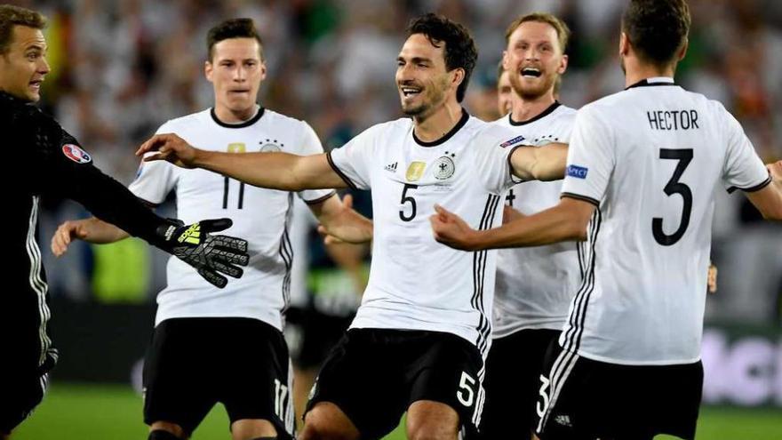 Neuer, Draxler, Hümmels y Hector celebran el pase a semifinales de Alemania.