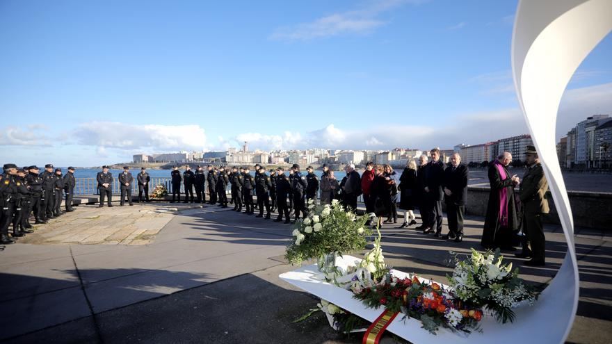 La Policía Nacional rinde homenaje a los héroes del Orzán en el undécimo aniversario de la tragedia