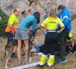 Evacuada al HUCA una escaladora que sufrió un accidente en Teverga