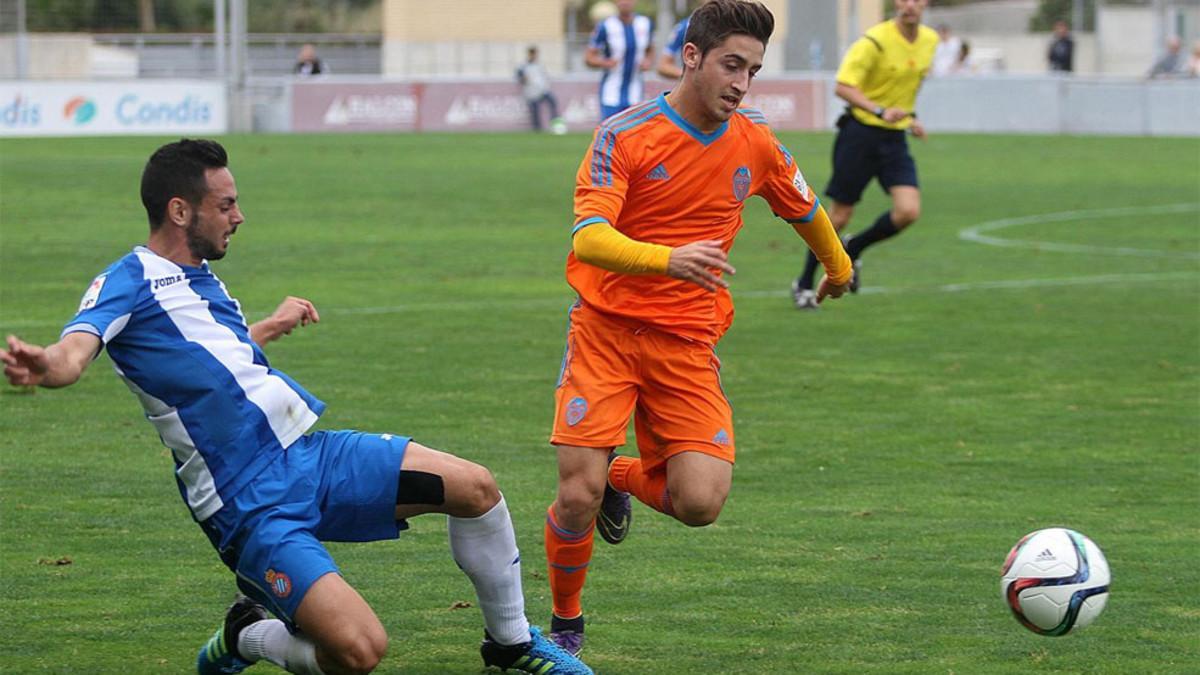 Nacho Gil jugaba la pasada temporada en el filial del Valencia