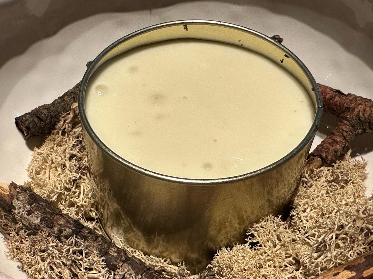 Royal de erizos con emulsión de leche de oveja