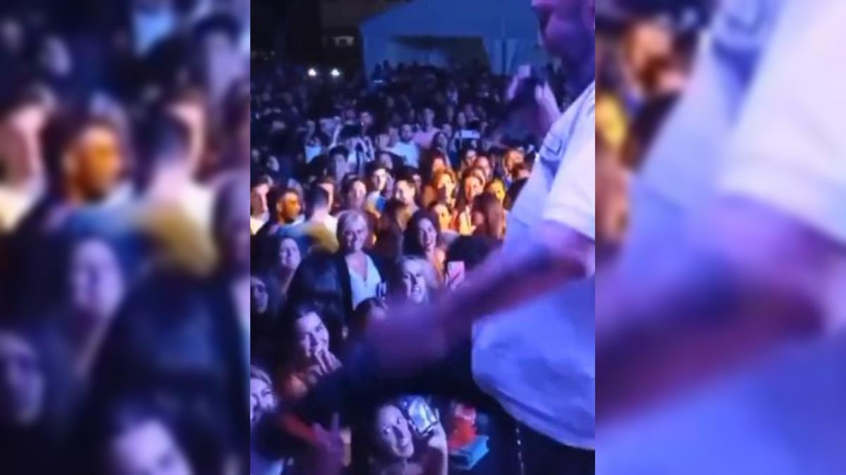 Kiko Rivera propina una patada a un espectador en su último concierto.